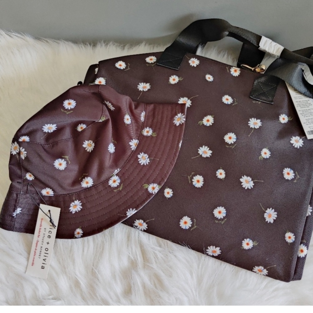 NWT Alice + Olivia daisy print duffel bag and matching reversible bucket hat